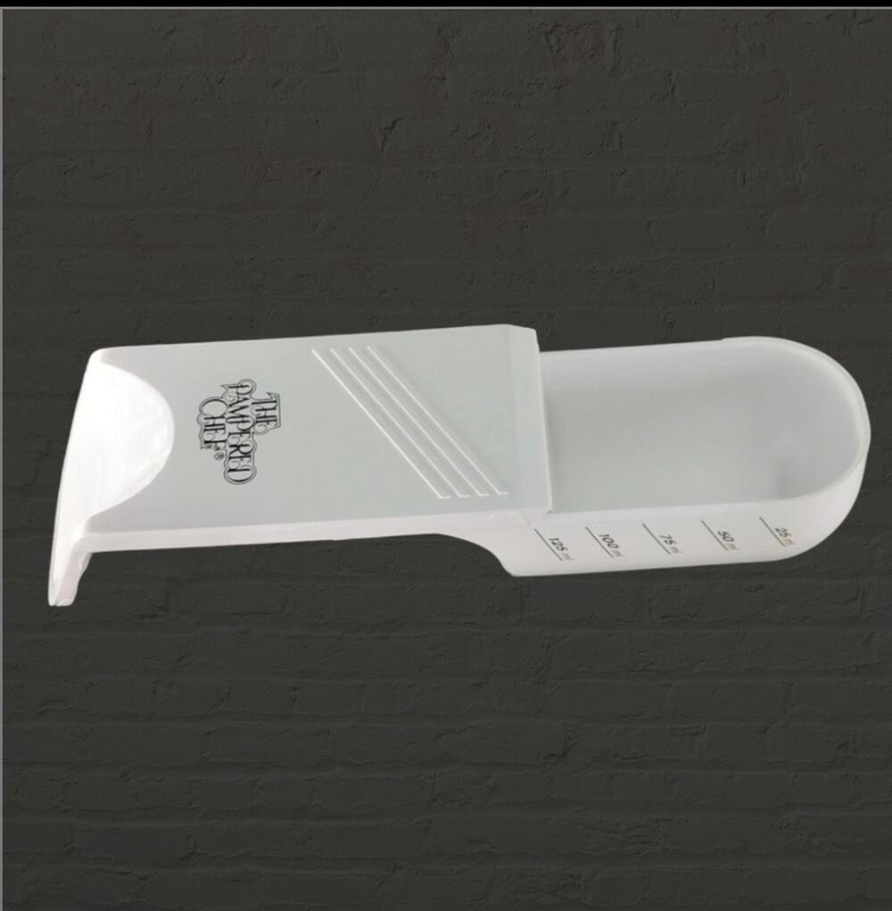 The Pampered Chef Adjustable Dry Measuring Cup Slider 1/8 to 1/2 Cup White 2228
